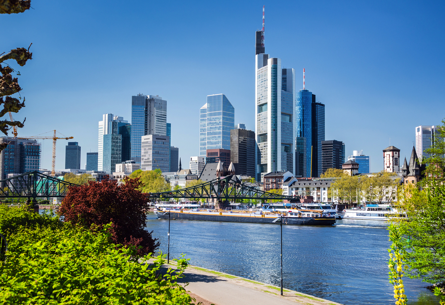 Die beste Aussicht auf Frankfurt? Die gibt es für Sie beim Flanieren entlang des Mains.