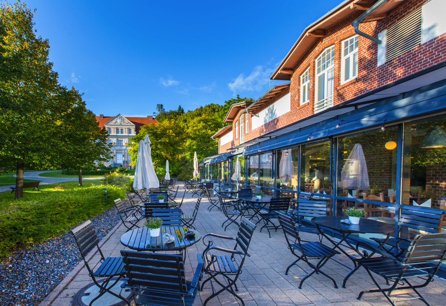 Die Terrasse lädt zum Verweilen ein.