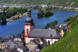Der kleine Weinort Zell an der Mosel 