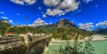 Der Fella-Fluss begleitet Sie sanft durch das enge Tal – Natur pur auf Ihrer Radreise.