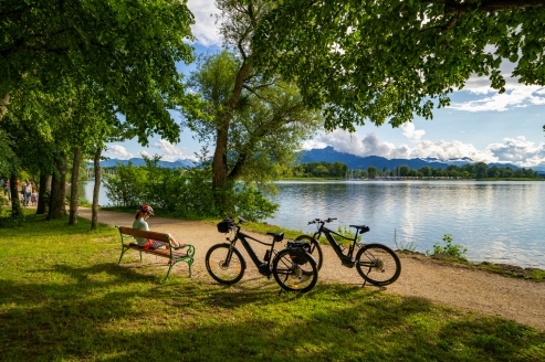 Der zauberhafte Chiemsee begleitet Sie von der ersten Etappe an.