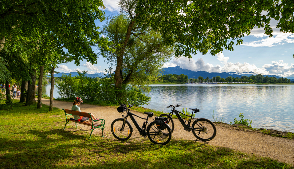 Der zauberhafte Chiemsee begleitet Sie von der ersten Etappe an.