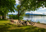 Der zauberhafte Chiemsee begleitet Sie von der ersten Etappe an.