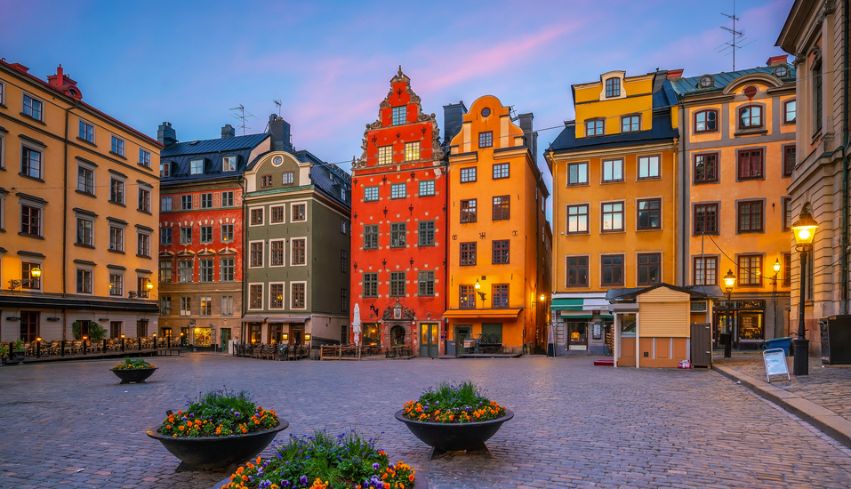 Spazieren Sie durch die Altstadt von Stockholm.
