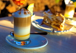 Lassen Sie sich die köstliche Kaffeespezialität Barraquito schmecken, die einmal für Sie inklusive ist.