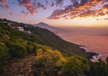 Willkommen zu einer unvergesslichen Reise auf Teneriffa, wo atemberaubende Küstenlandschaften und endlose Traumausblicke, wie auch auf den Vulkan Teide, auf Sie warten.