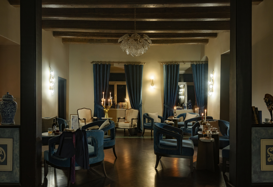 Lassen Sie den Abend an der Bar Crescendo ausklingen.