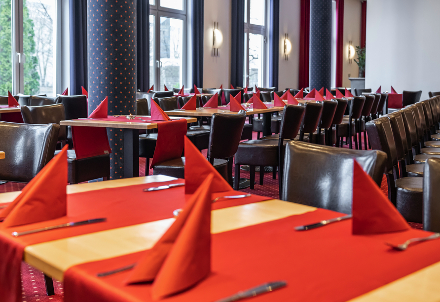Im Restaurant des Hotels werden Sie mit köstlichen Speisen verwöhnt.