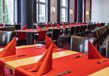 Im Restaurant des Hotels werden Sie mit köstlichen Speisen verwöhnt.