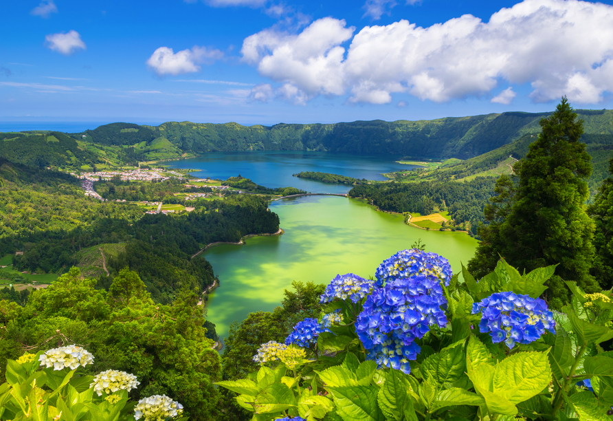 Willkommen auf São Miguel! Naturschönheiten wie die hier in Sete Cidades erwarten Sie.
