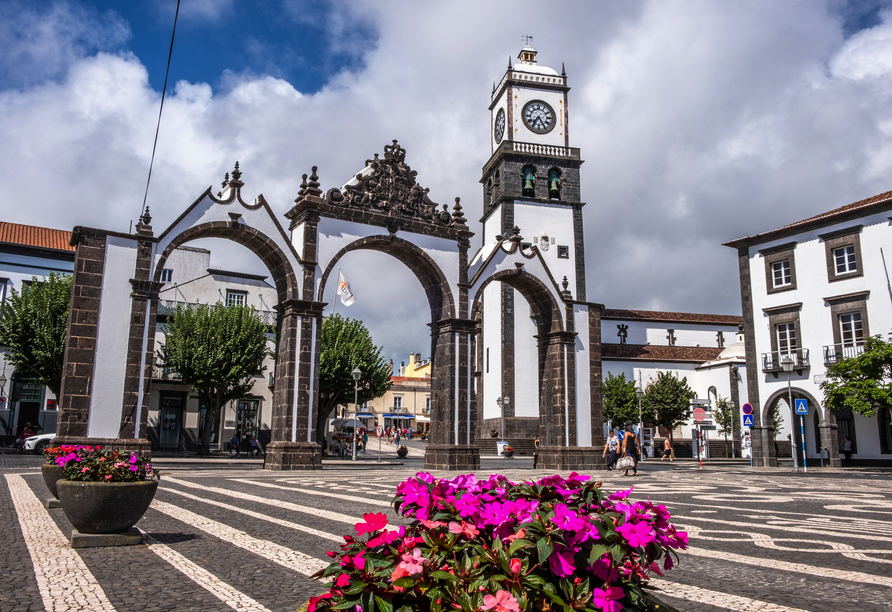 Bei einem ausgiebigen Stadtrundgang lernen Sie die hübsche Stadt Ponta Delgada kennen und lieben.
