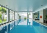 Das moderne Hallenbad des Hotels Vale do Navio