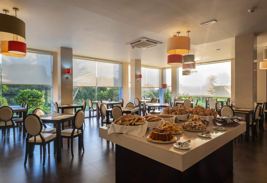 Im Restaurant des Hotels Vale do Navio werden Sie mit kulinarischen Gaumenfreuden empfangen.
