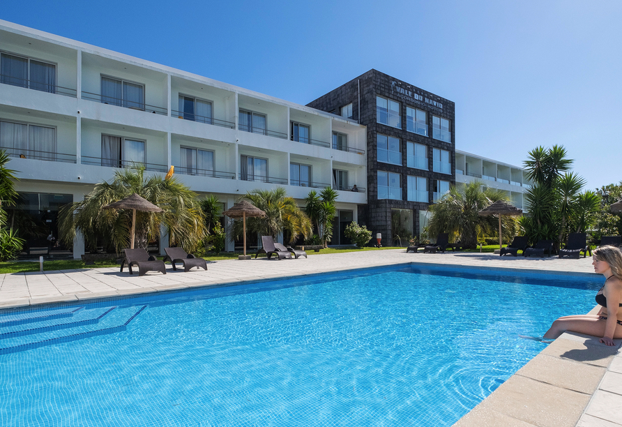 Am Außenpool des Hotels Vale do Navio können Sie die Seele baumeln lassen.