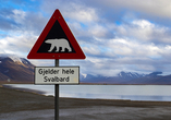 Die Eisbär-Warnschilder finden Sie überall in Spitzbergen.