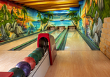 Testen Sie Ihr Können auf der hoteleigenen Bowlingbahn.
