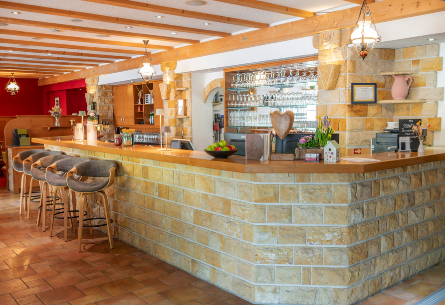 Rezeption und Bar des Hotels