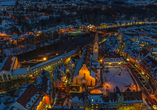 In der Abenddämmerung leuchtet Kempten im Winter besonders eindrucksvoll.