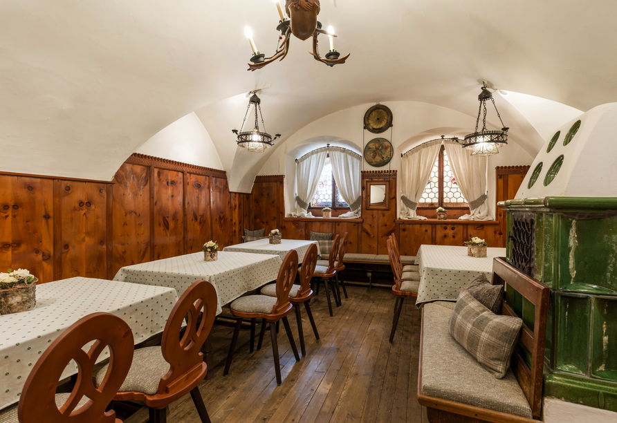 Probieren Sie einen edlen Tropfen in der Weinstube des Hotels.