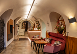 Hotellobby mit historischem Gewölbe