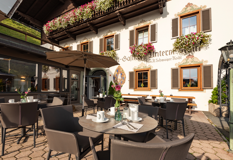 Die Terrasse des Hotels lädt zum Verweilen ein.