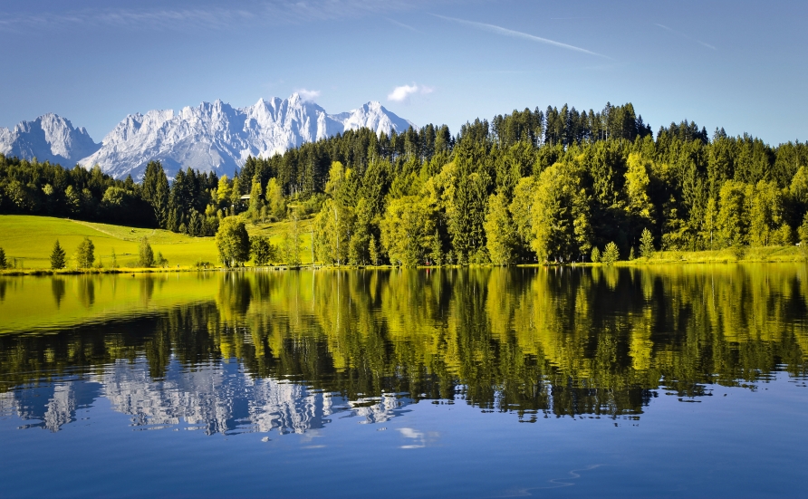 Entspannen Sie am nahe gelegenen Schwarzsee.