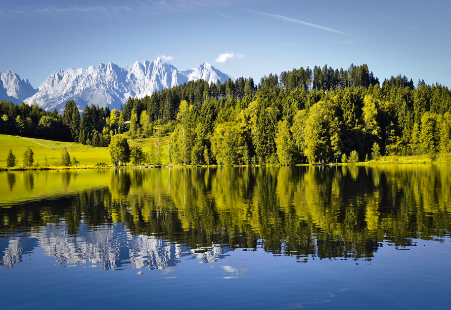 Entspannen Sie am nahe gelegenen Schwarzsee.
