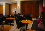 Freuen Sie sich auf entspannte Stunden in Restaurant und Bar Ihres Hotels.