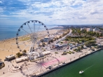 Genießen Sie den Ausblick auf Rimini vom Riesenrad.
