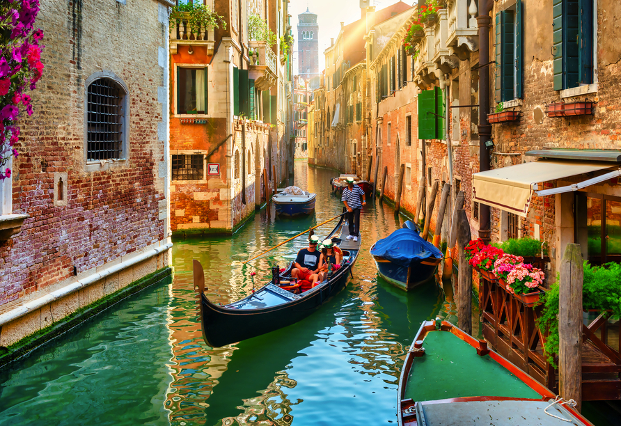 Vielleicht haben Sie Lust, selbst eine Gondelfahrt durch Venedig zu unternehmen?