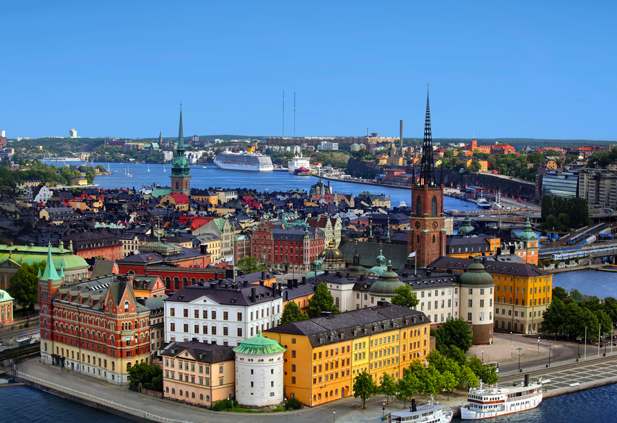 Ihre Rundreise beginnt in Stockholm, der Hauptstadt Schwedens mit der berühmten Altstadt Gamla Stan.