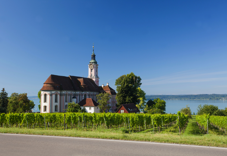 Die barocke Wallfahrtskirche Birnau beeindruckt mit ihrer einzigartigen Lage über dem Bodensee.