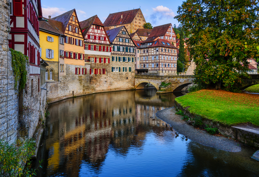 In der Altstadt von Schwäbisch Hall erwarten Sie malerische Fachwerkhäuser.