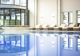 Das Hallenbad ermöglicht ausgelassenen Badespaß.