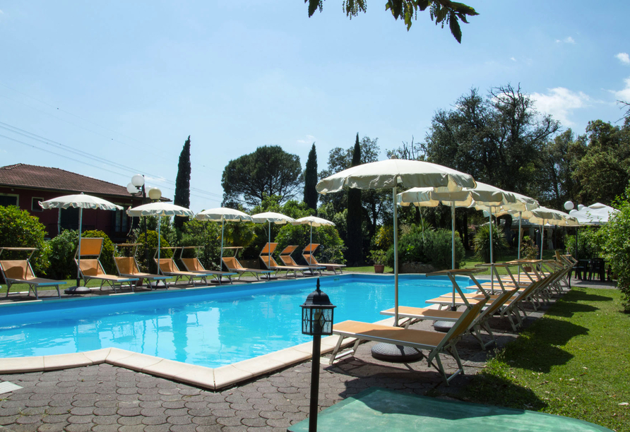 Der Außenpool des Hotel Monti