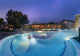 Entspannen Sie in den Thermalbecken der Vita Classica Therme Bad Krozingen.