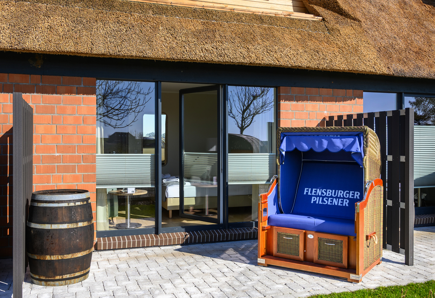 Beispiel einer Terrasse mit Strandkorb im Doppelzimmer Superior