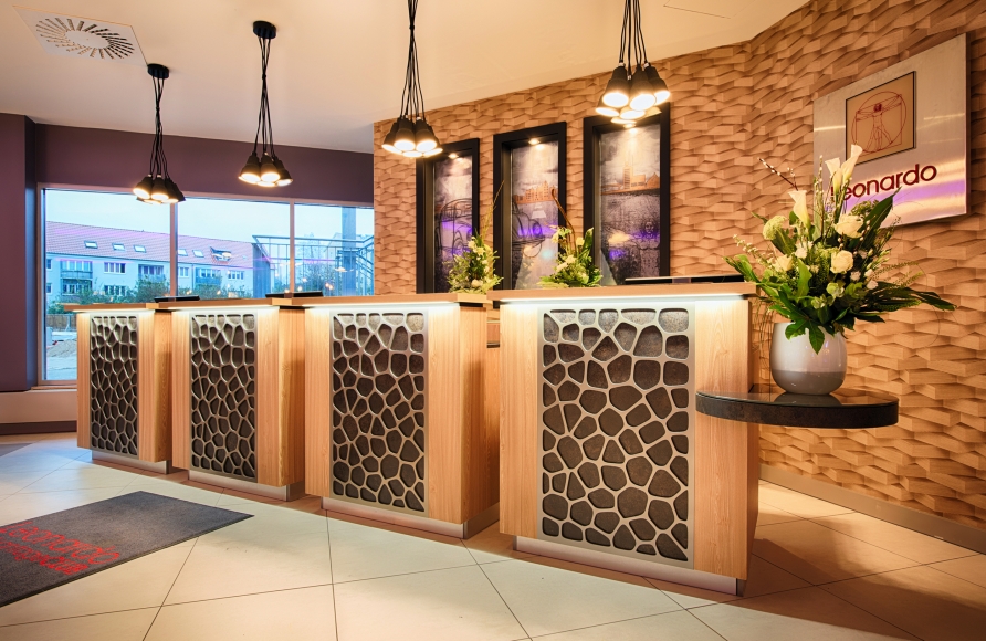 Rezeption des Leonardo Hotels Wolfsburg City Center