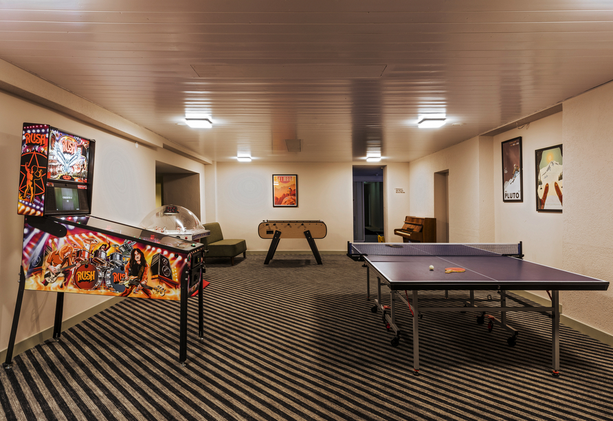 Im Spielzimmer stehen unter anderem eine Tischtennisplatte und ein Tischkicker zur Verfügung.