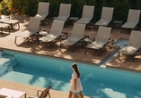 Genießen Sie die Sonne am Außenpool des Hotels!