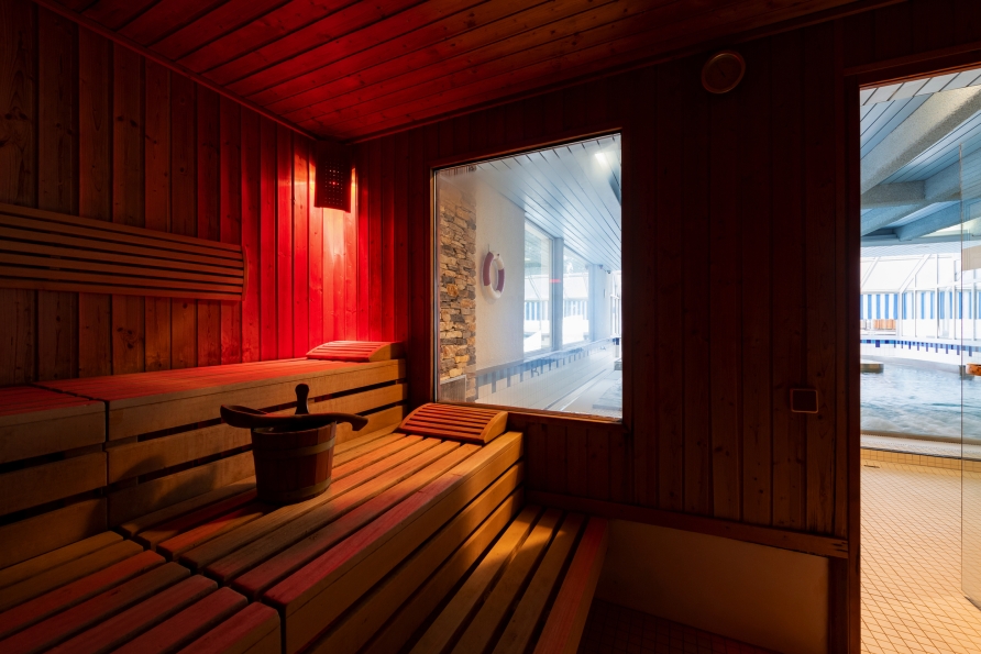Kommen Sie in der hoteleigenen Sauna ins Schwitzen und lassen Sie den Alltag hinter sich.