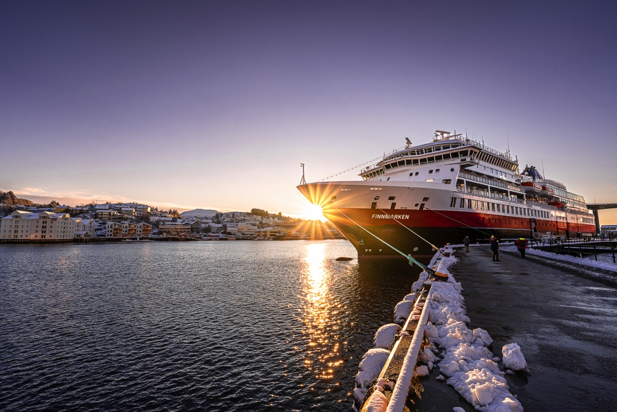 Außenansicht des Postschiffes Finnmarken