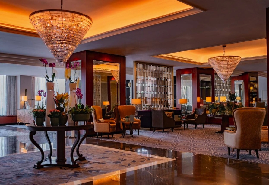 Die stilvolle Lobby empfängt Sie im Grand Hotel Prague Towers.