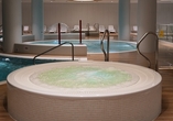 Im Wellnessbereich erwartet Sie unter anderem ein Whirlpool.