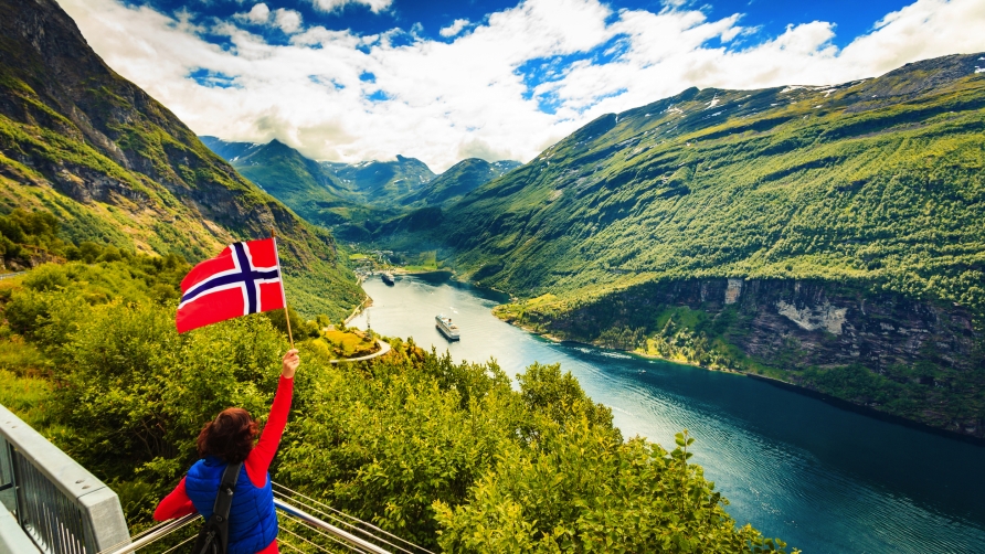 Diese Kreuzfahrt bringt Sie zu den schönsten Fjorden Norwegens, wie hier den Geirangerfjord.