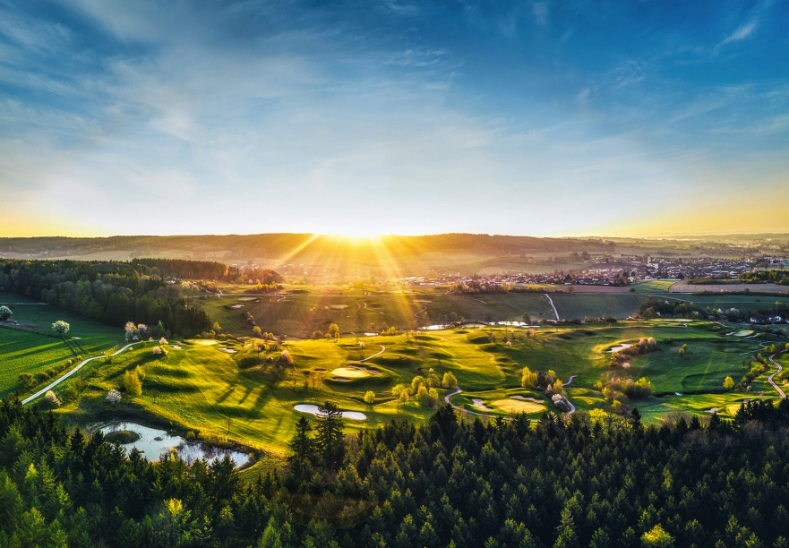 Blick auf den Bella Vista Golfplatz in Bad Birnbach – die Region ist ein Paradies für Golf-Fans.