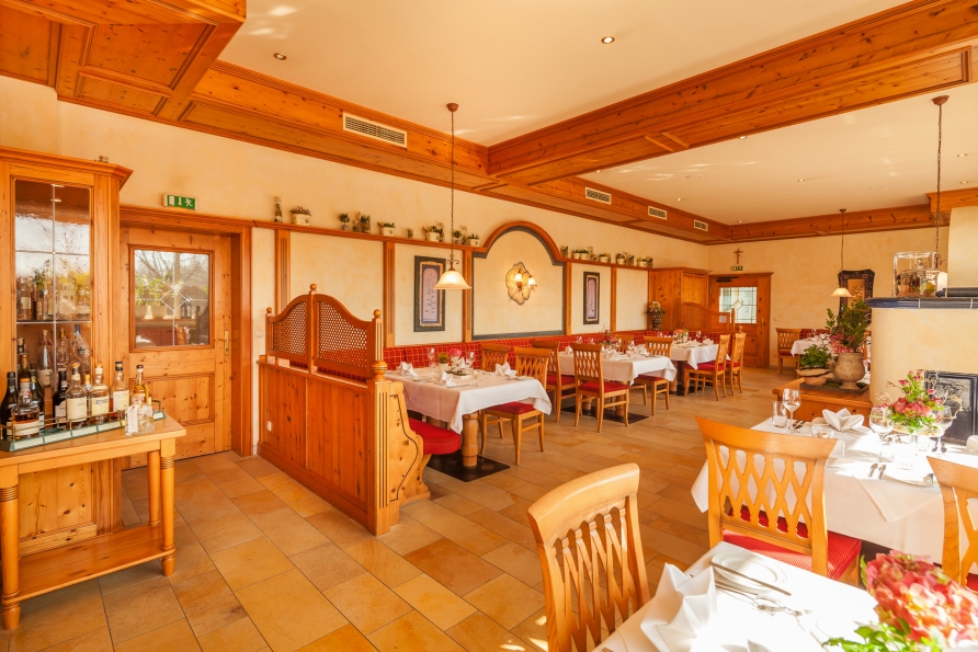 Lassen Sie sich im Restaurant mit traditioneller und moderner Küche verwöhnen. 