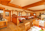 Lassen Sie sich im Restaurant mit traditioneller und moderner Küche verwöhnen. 