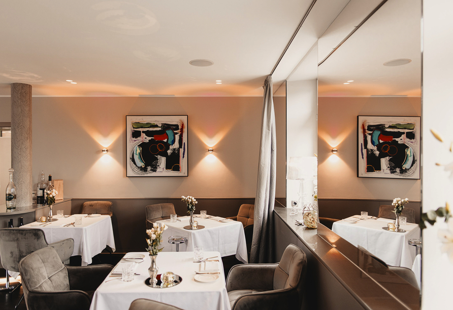 Im Restaurant werden Sie mit kulinarischen Köstlichkeiten empfangen.