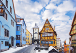 Machen Sie einen Ausflug in die mittelalterliche Stadt Rothenburg ob der Tauber.